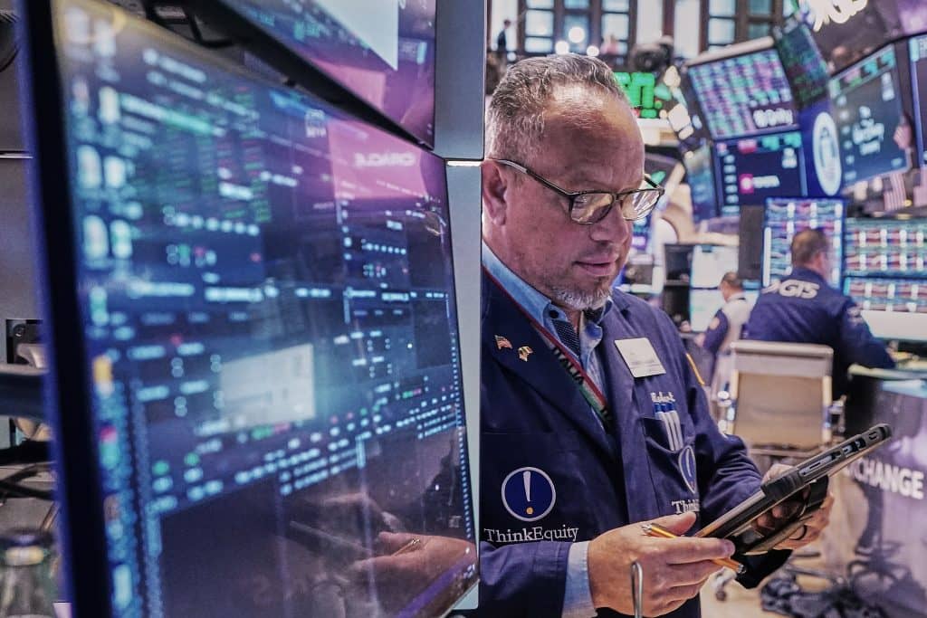 Democrats Clash on Stock Trading Amid Anti-Corruption Push Against Trump