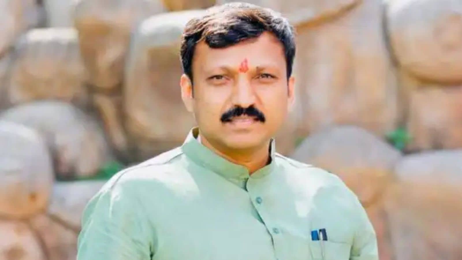 'Operation Tiger' hinges on Dharashiv MP Omraje Nimbalkar as Sena camps battle