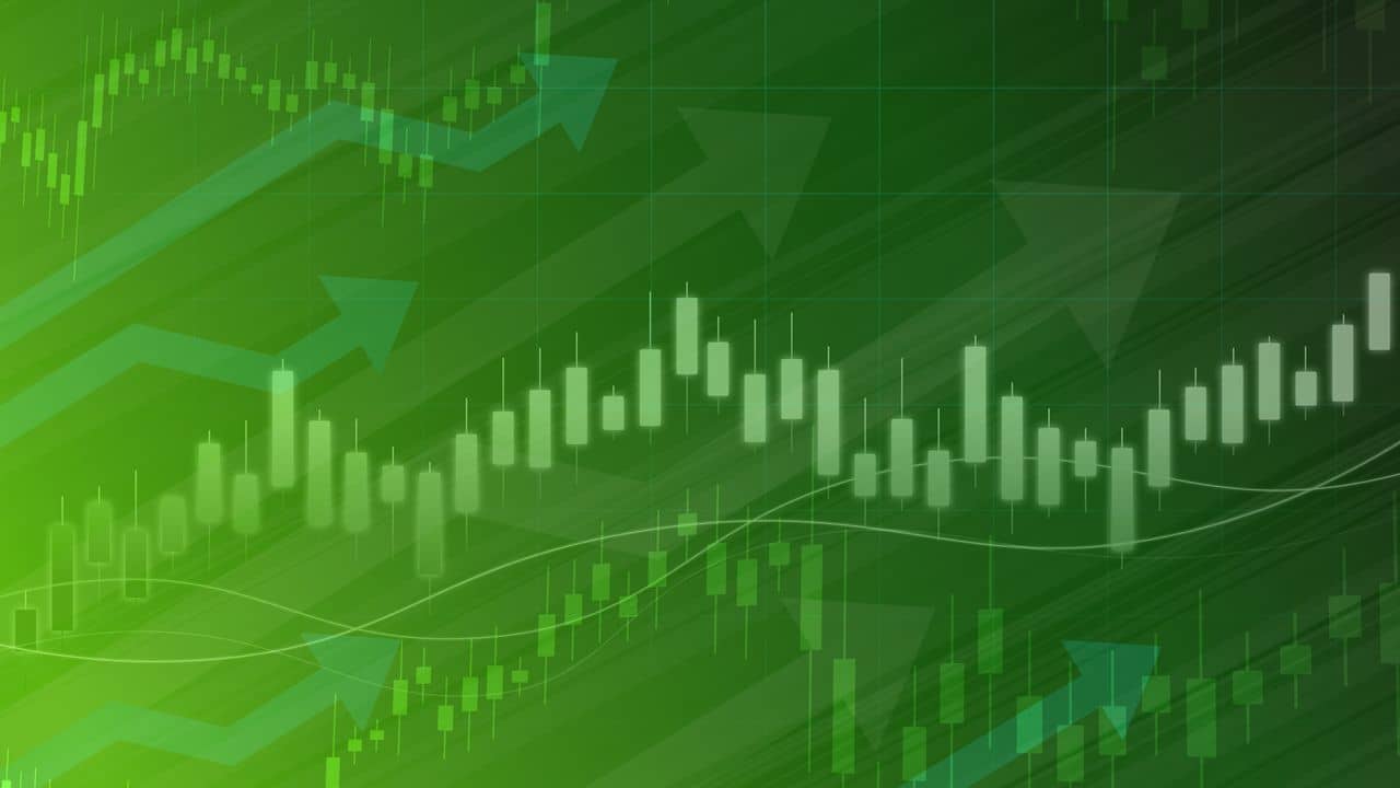 Markets Rise as Investors Begin Busy Holiday Trading Session