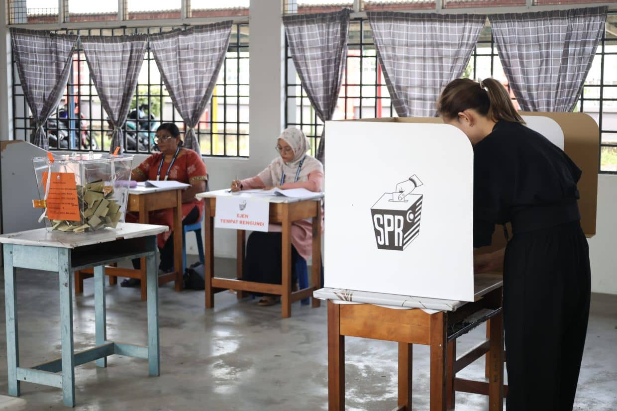 Analysts suggest young and undecided Johorese could influence upcoming elections.