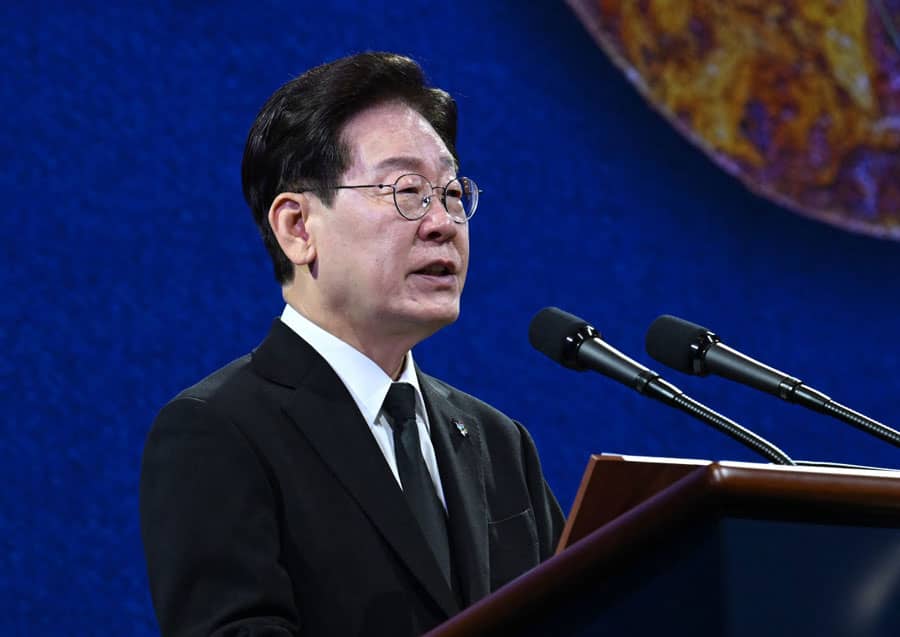 President Lee Jae Myung Vows to Restore Inter-Korean Peace Policy Following Meeting With Moon Jae-in