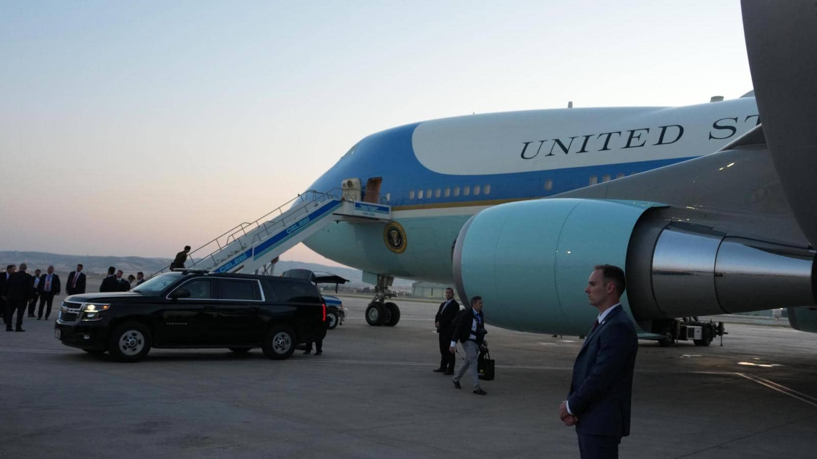 Trump Flies Back in Vintage Air Force One from Turkey After NATO Summit Swap