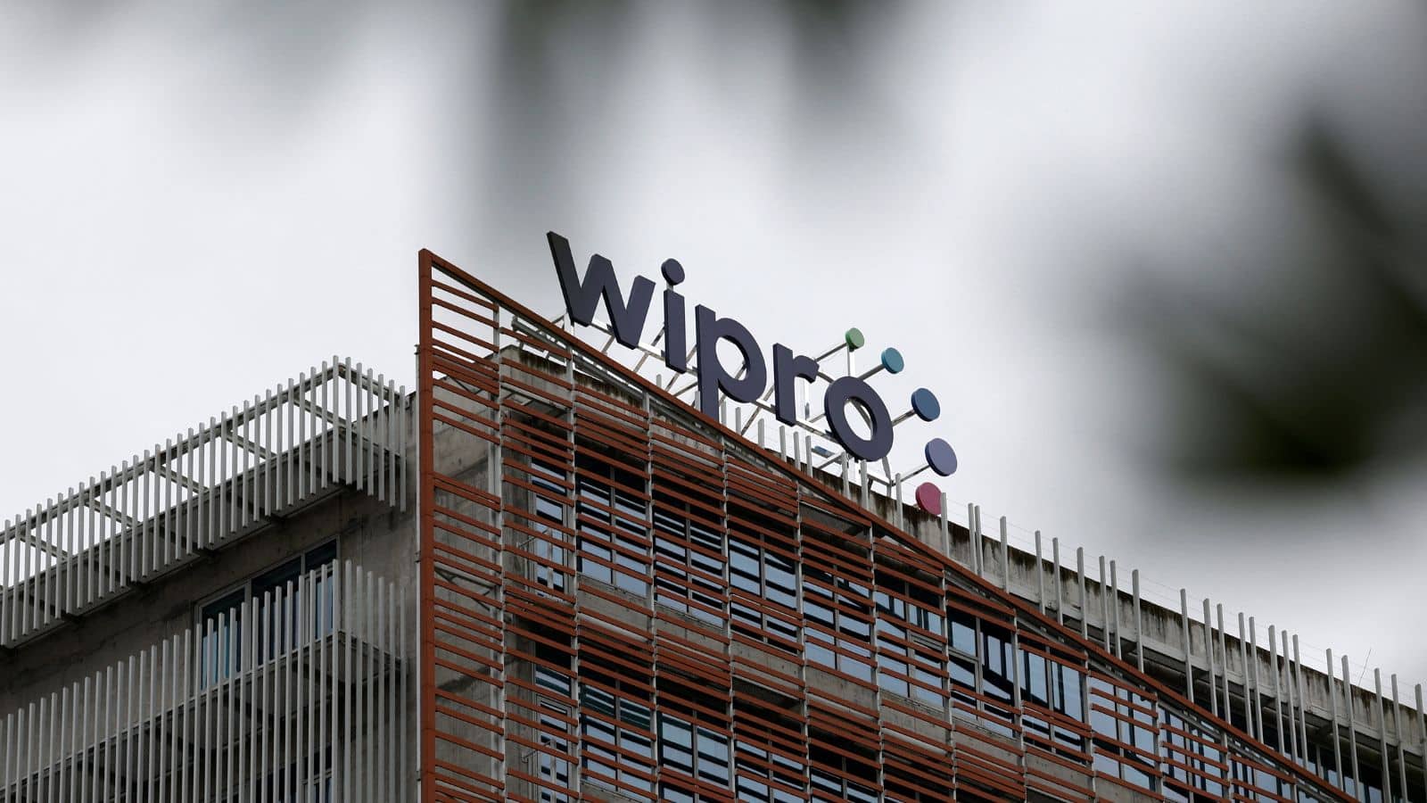 Wipro CEO Srini Pallia Outlines Company's Approach to Artificial Intelligence Amidst Earnings Challenges