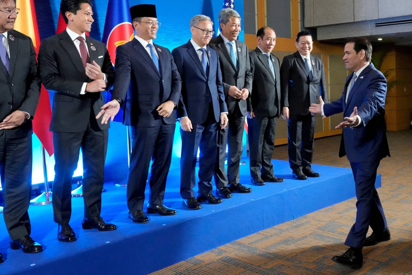 ASEAN Foreign Ministers Confront Regional Tensions in Manila Meeting