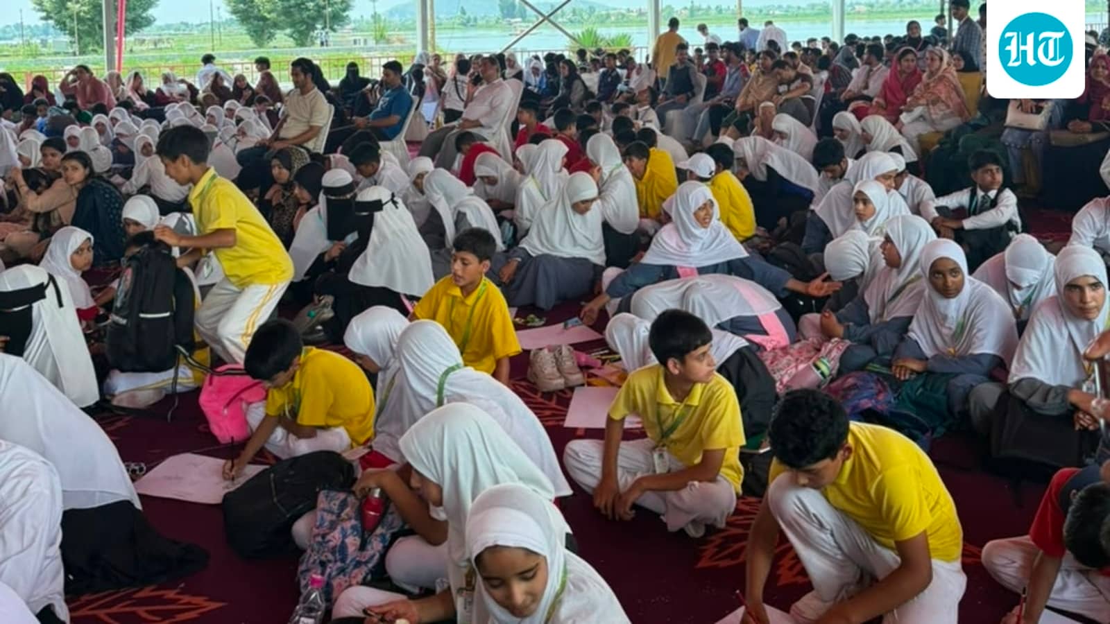 Kashmir's Chinar Book Festival Draws Tens of Thousands in Third Edition