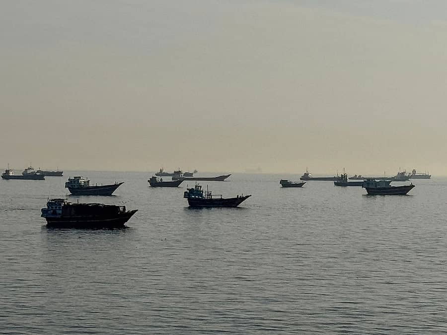 Two strategies proposed to conclude hostilities between Iran and the United States without increased missile use