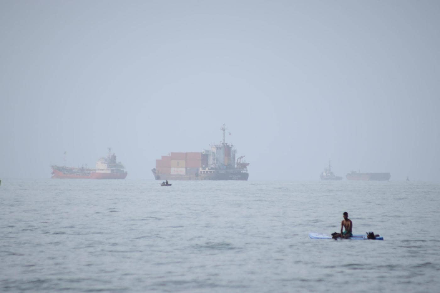 Iran, Oman Advance Talks on Strait of Hormuz Reopening