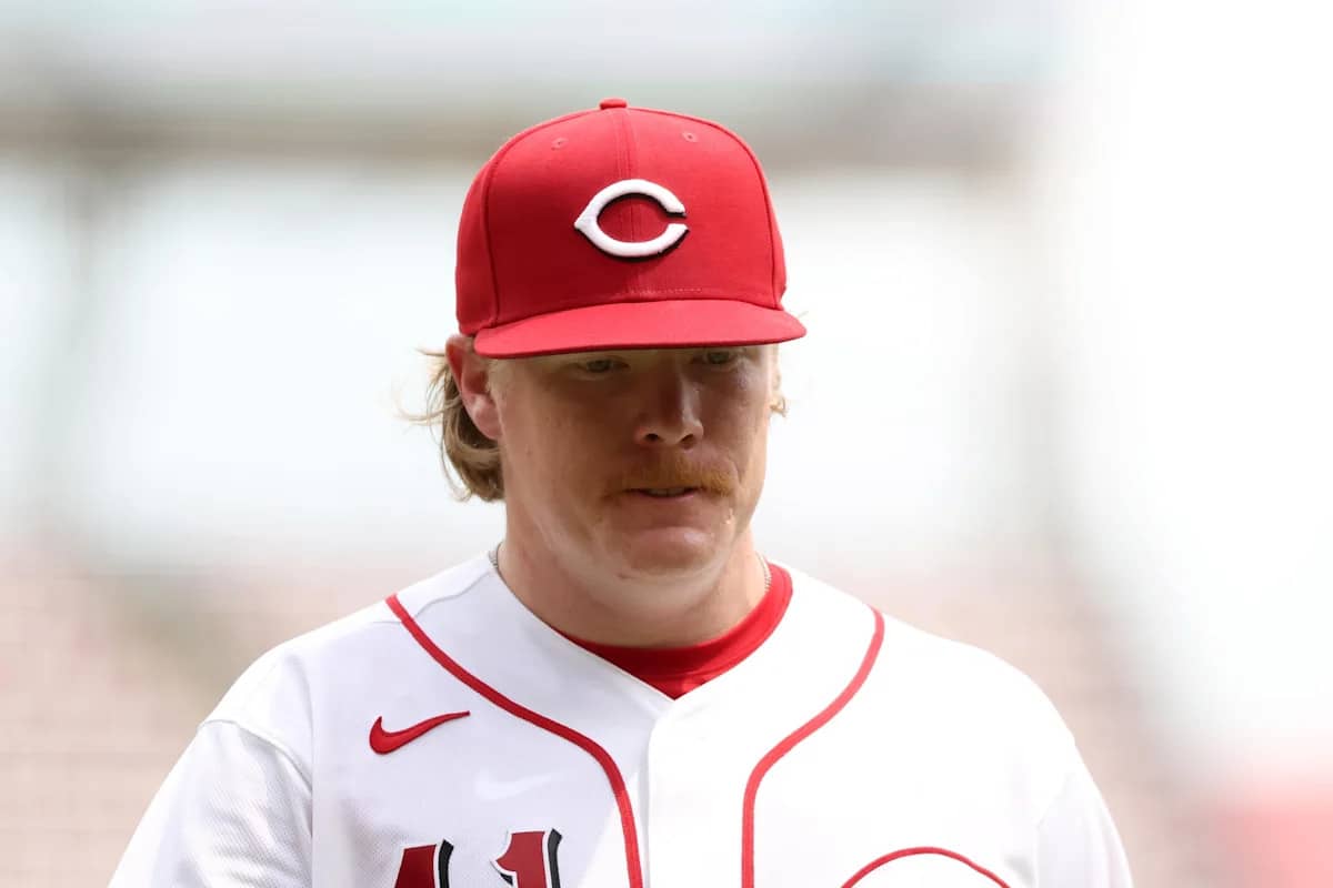 Reds Hold Series Lead as Abbott Faces White Sox's Martin