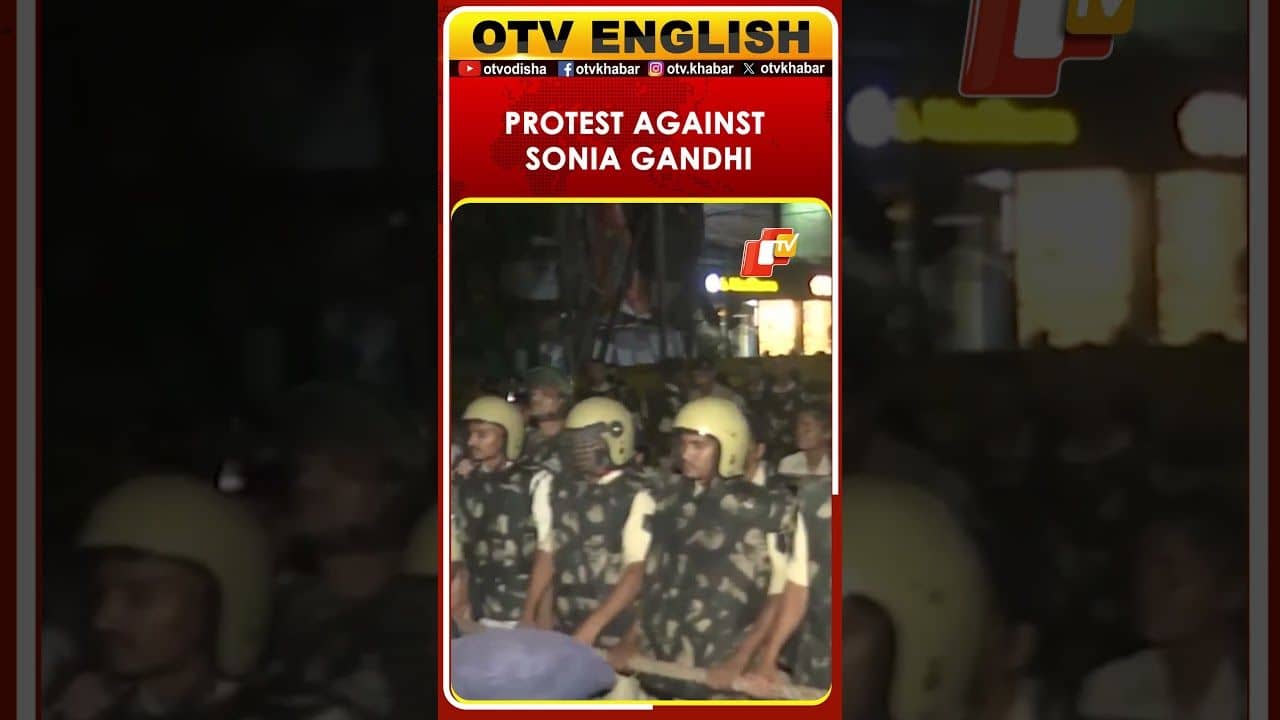 BJYM Workers Stage Demonstration in Raipur Over Vande Mataram Dispute