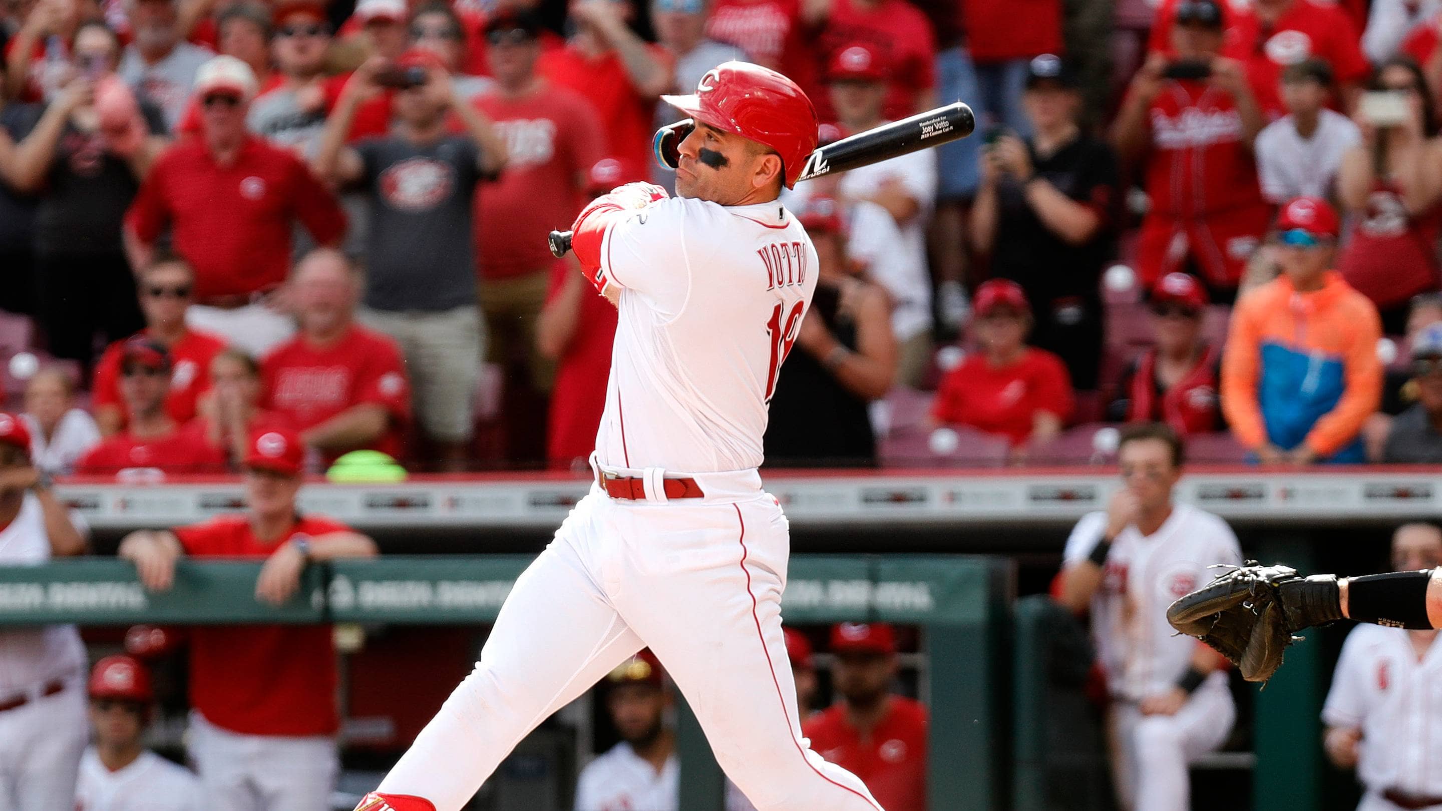 Joey Votto Hits Single Against Pirates; Cardinals-Reds Betting Analysis Available