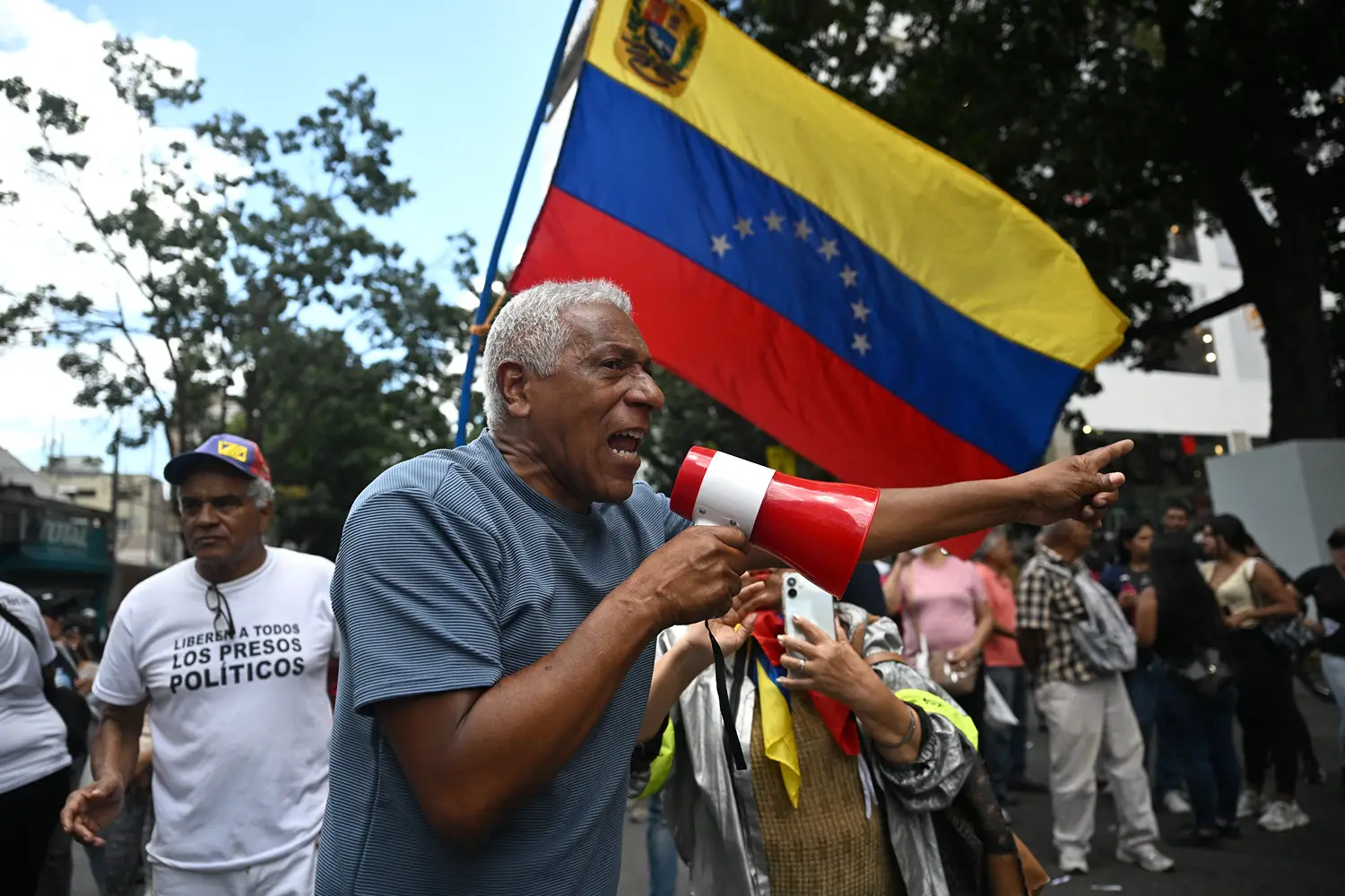 How Can Venezuela's Opposition Seize Control?