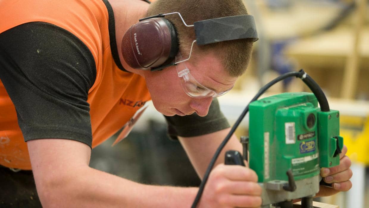 Survey Finds Quarter of NZ Sole Traders Feel Unrepresented as Labour Leads National