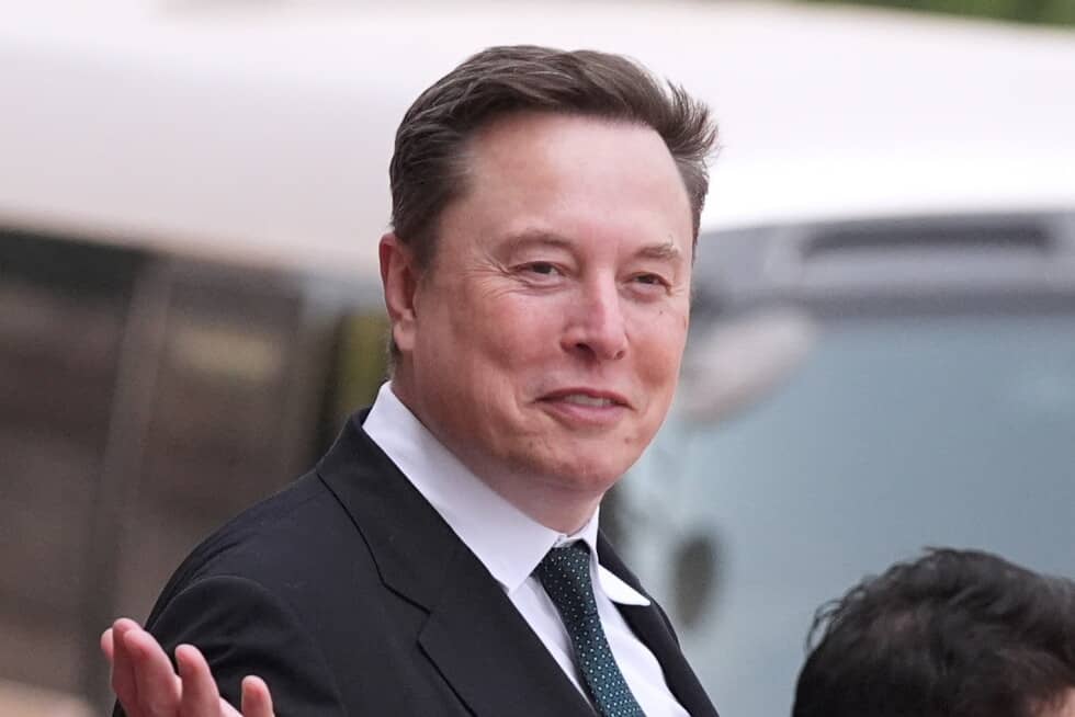 Zelenskyy Awards Musk Ukraine's Highest Honor
