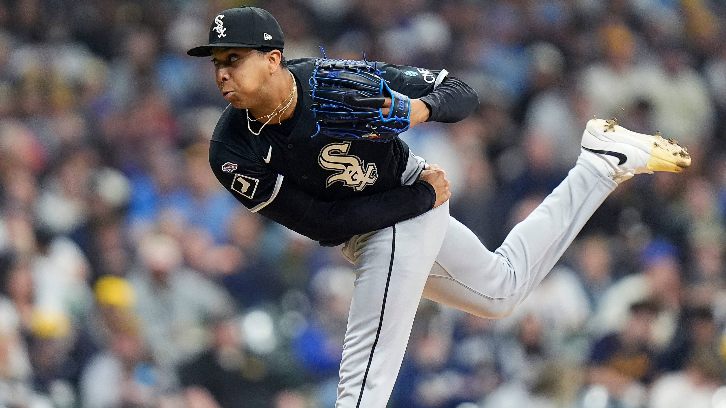 White Sox's Jedixson Paez Throws Sixth Inning Pitch vs Brewers on Opening Day 2026