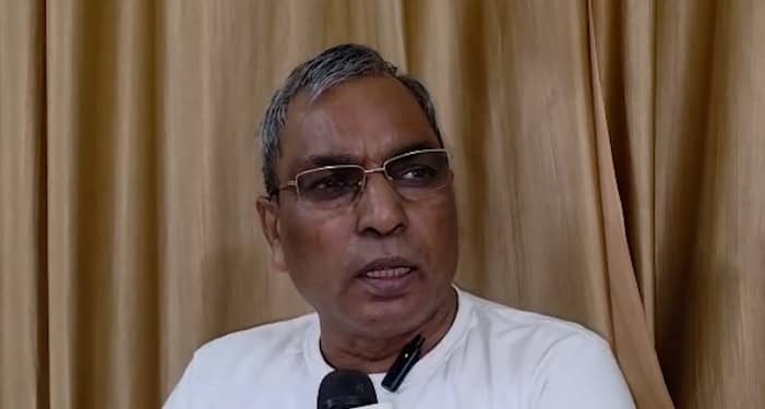 Uttar Pradesh Minister Rajbhar Criticizes Akhilesh Yadav Following Report of Secret Meeting With Cockroach Janata Party Leader