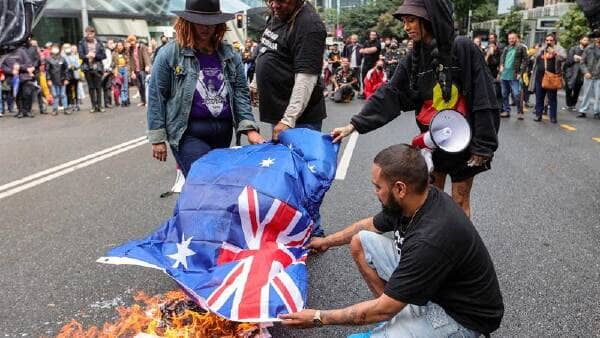 Coalition Proposes Jail Time for Flag Desecration, Denies One Nation Link