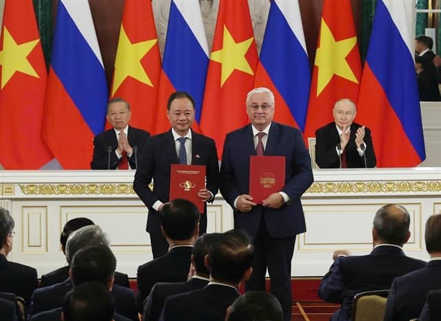 Vietnam and Russia Sign Joint Cooperation Agreements
