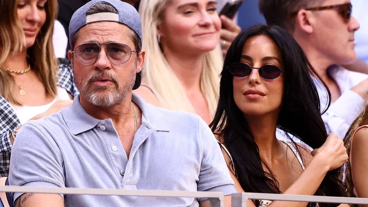 Brad Pitt Takes Selfie With Fans at US Open Women's Final