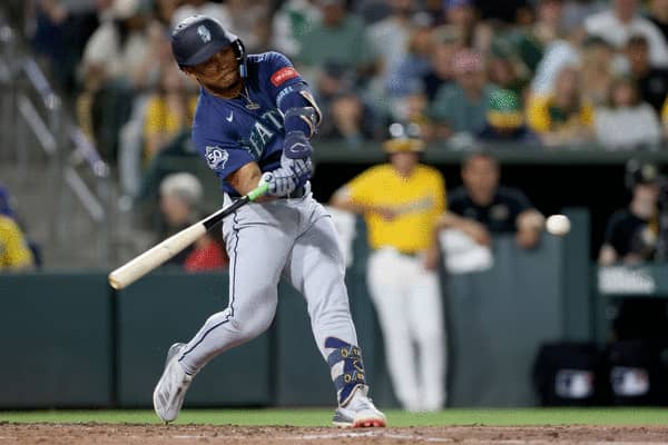 Arroyo's First Homer Leads Mariners Rout Over Athletics
