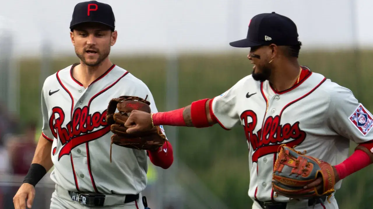 Phillies Face Challenges Keeping Luis Arraez in Free Agency