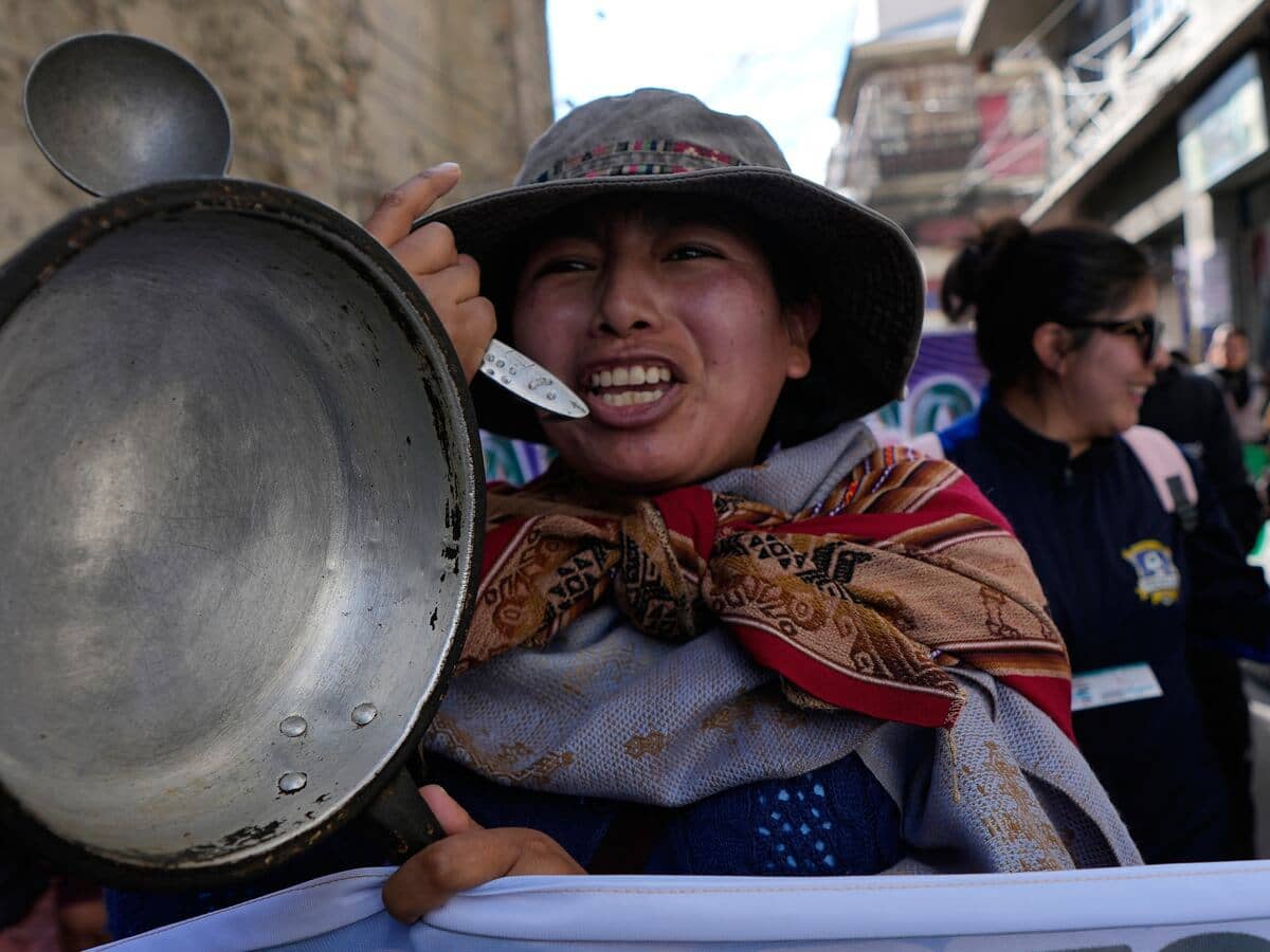 Bolivia Lawmakers Back $1.9B IMF Loan Amid Protests Warning