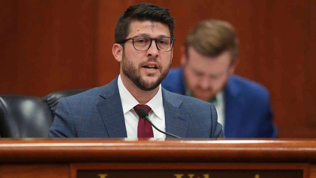 Uthmeier Introduces Bill to Combat Spam SMS, Calls, and AI Voice Scams