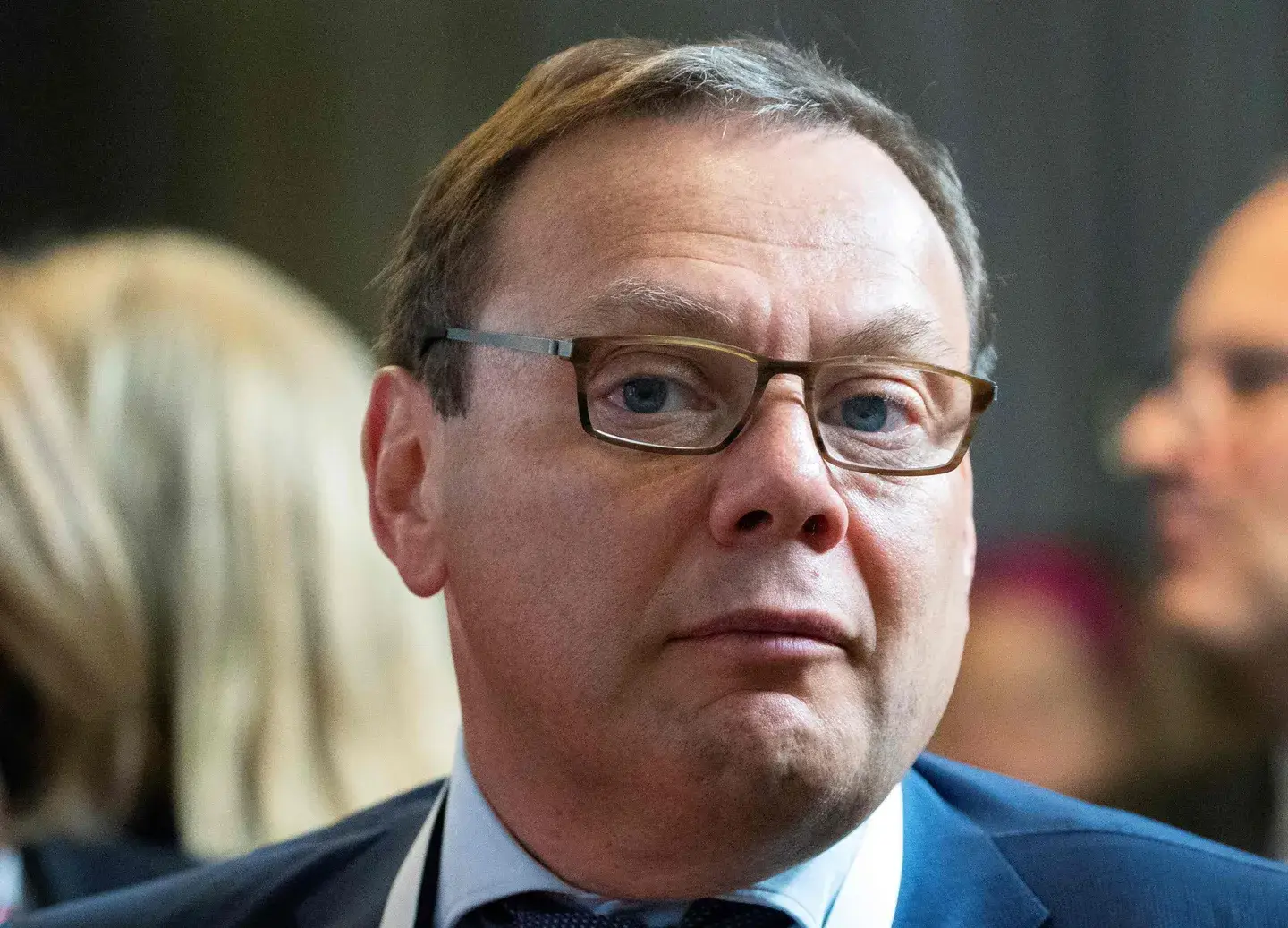 EU Lifts Sanctions on Two Russian Oligarchs Amid National Pressure