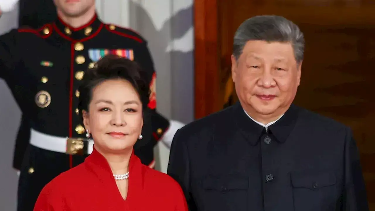 Peng Liyuan Wears Red Gown at White House State Dinner With Xi Jinping
