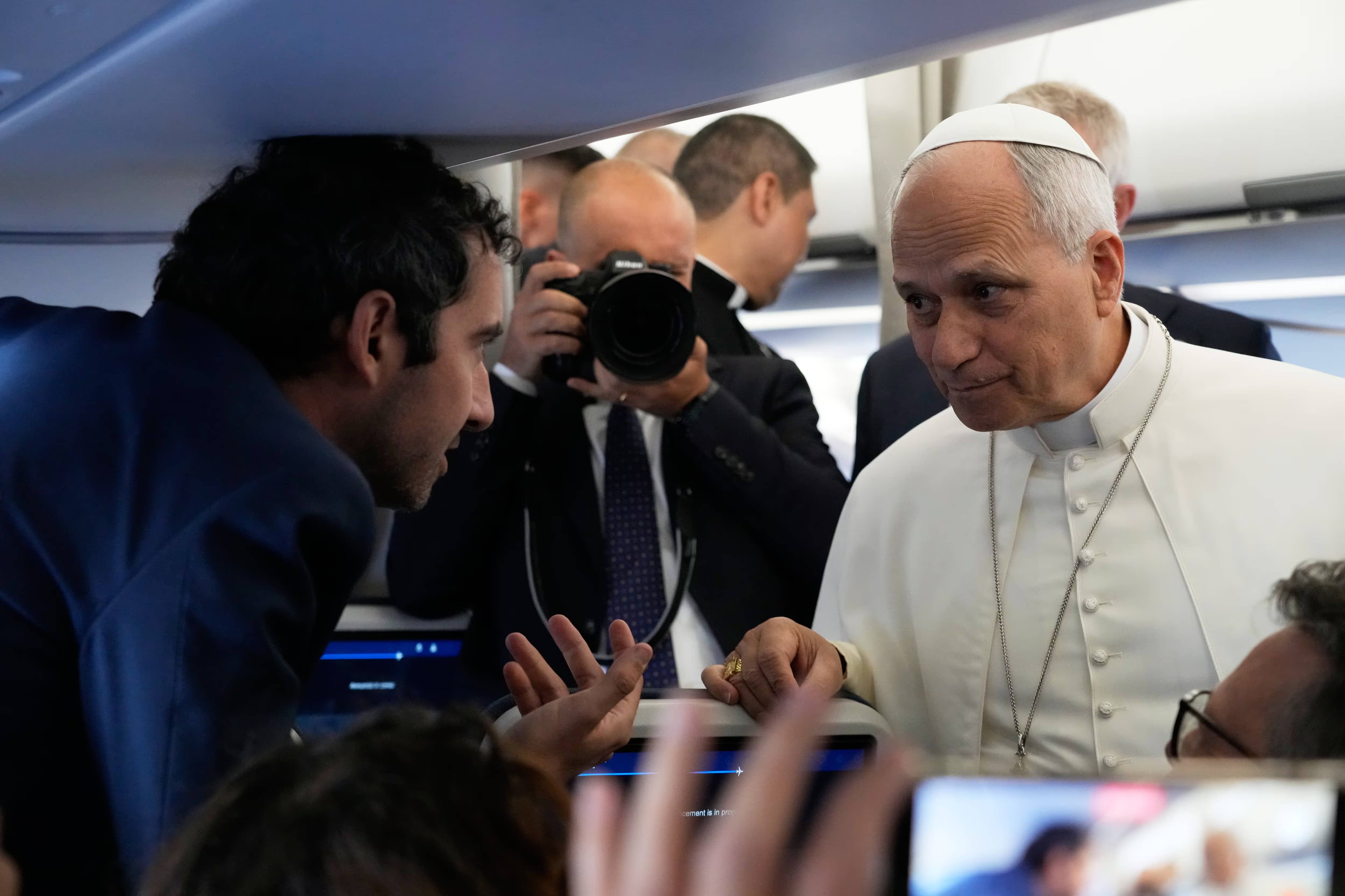 Pope Leo XIV affirms need for media to cover public figures amid Trump ban query