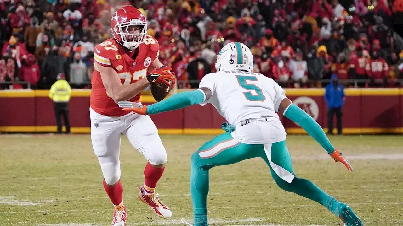 Experts Project Chiefs Victory Over Dolphins in Week 3 Home Opener