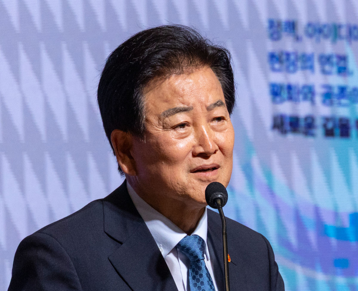 South Korea's Unification Minister Travels to Europe to Study Peace Processes
