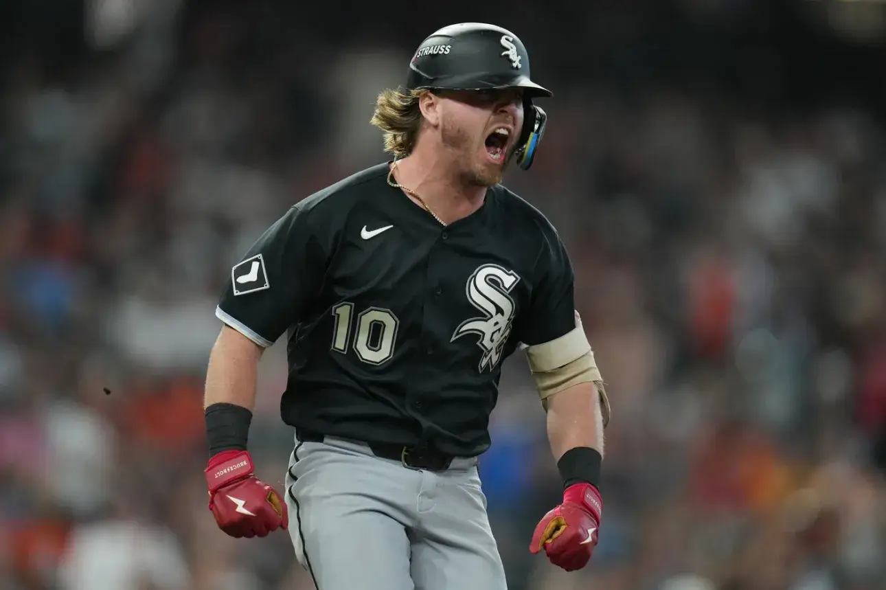 White Sox sweep Astros for first playoff series win since 2005; Phillies advance past Mets