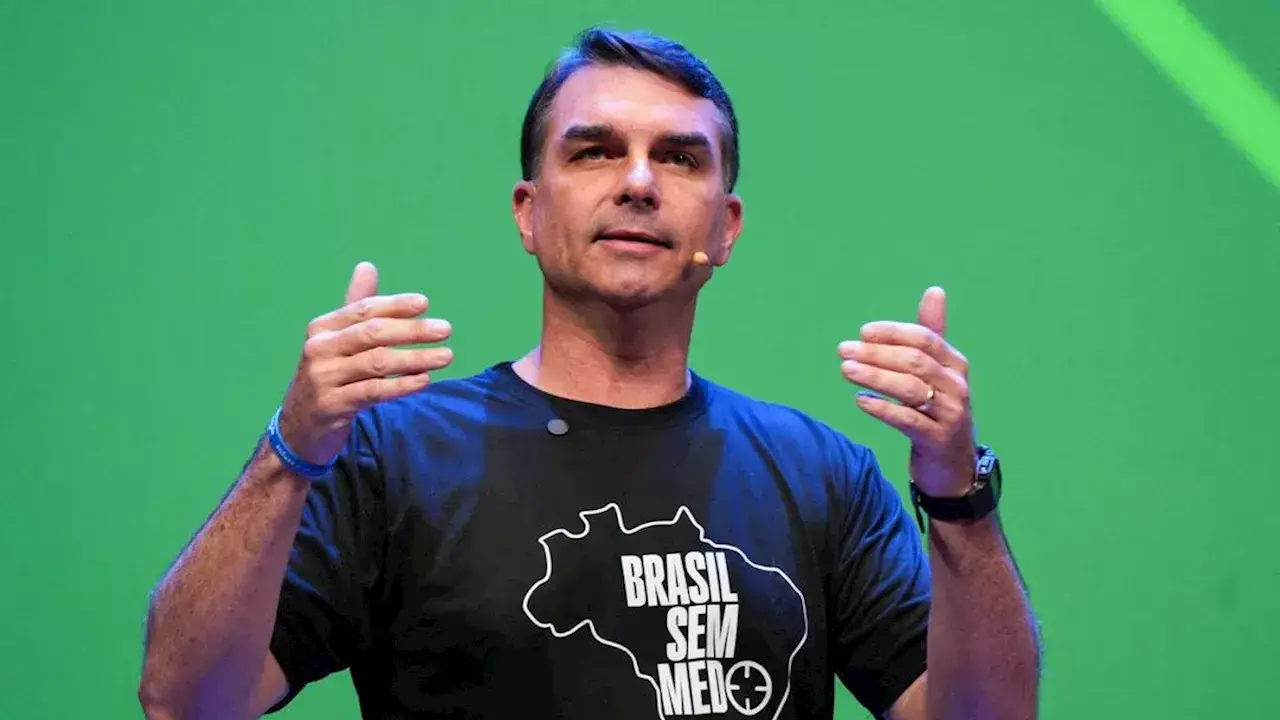 Flavio Bolsonaro Quits Globo Debate as Lula Leads Polls