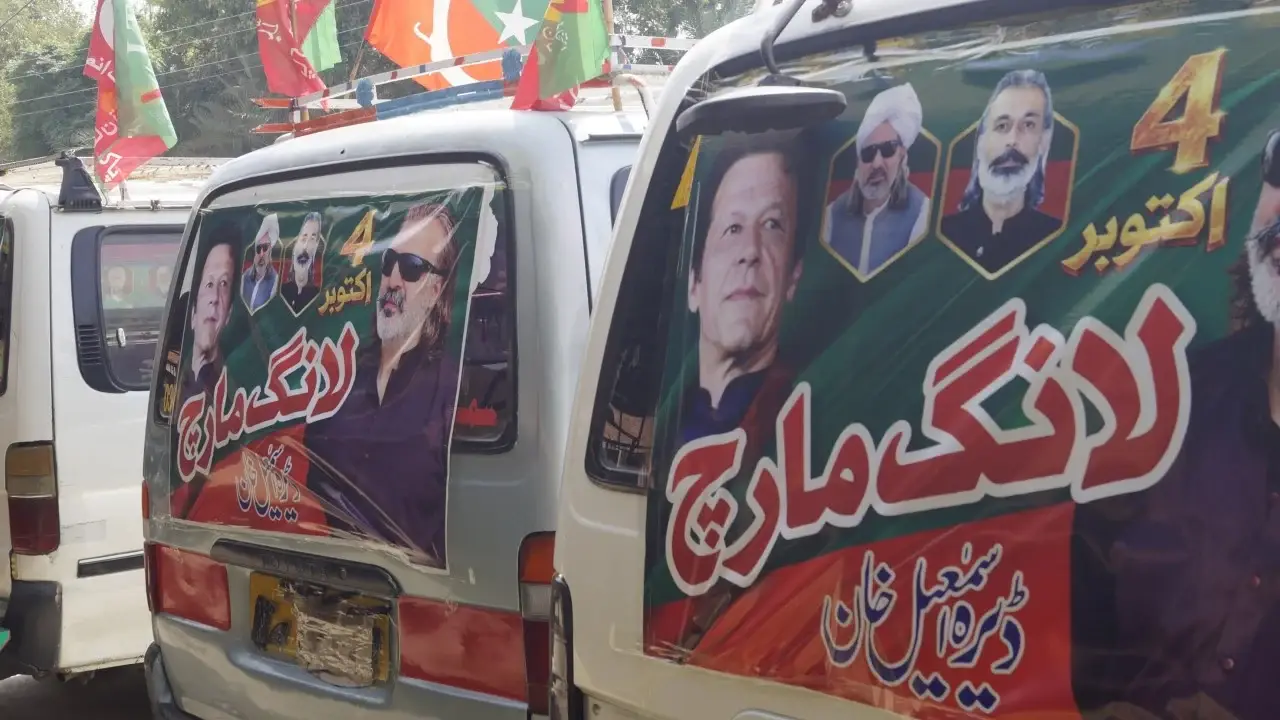Imran Khan Supporters Begin Long March to Islamabad After Talks Stall