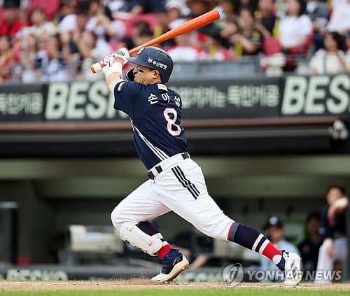 Doosan Bears release Son Ah-seop, KBO's third all-time hits leader